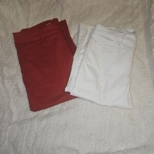 St. John's Bay White And Red Capri Pants